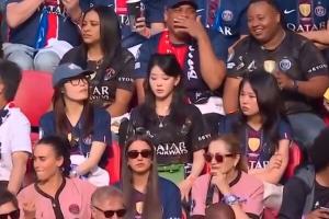 赢家！李刚仁获第二座欧冠成韩国第一人，“财阀女友”现场观战配图