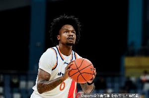 媒体人：上海想赢怕输犹豫导致失误不断 广厦背水一战全力死磕配图
