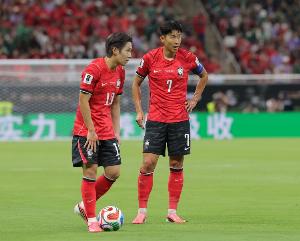 韩媒：李刚仁统治捷克、孙兴慜状态低迷，韩国足球核心位置已交棒配图