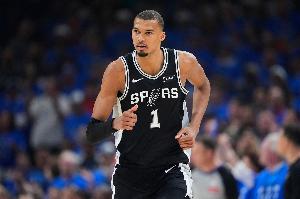 考辛斯：马刺队度过了一个不可思议的赛季 但不会以NBA总冠军告终配图