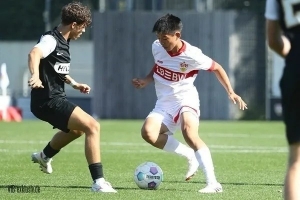 记者：青岛西海岸已签下谢初筠，球员此前在斯图加特U19队效力配图