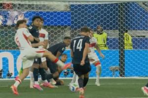 美国2-2扳平土耳其！伯哈尔特世界波破门，本场完成传射配图