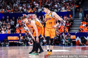 张镇麟：王哲林不贪功 却又是关键时刻能站出来的人 队长当之无愧配图